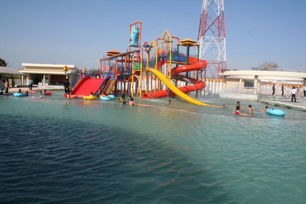 Sentosa Resorts & Water Park Chinchvad Luaran gambar