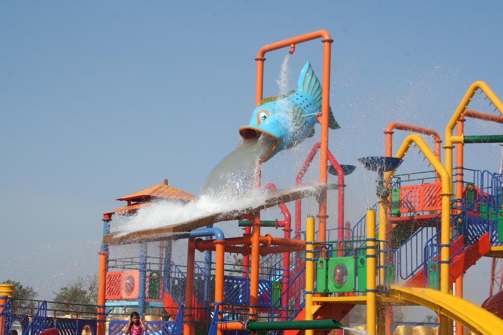 Sentosa Resorts & Water Park Chinchvad Luaran gambar