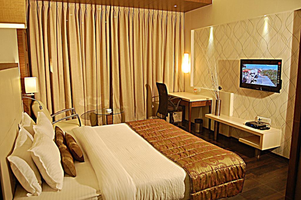Sentosa Resorts & Water Park Chinchvad Bilik gambar